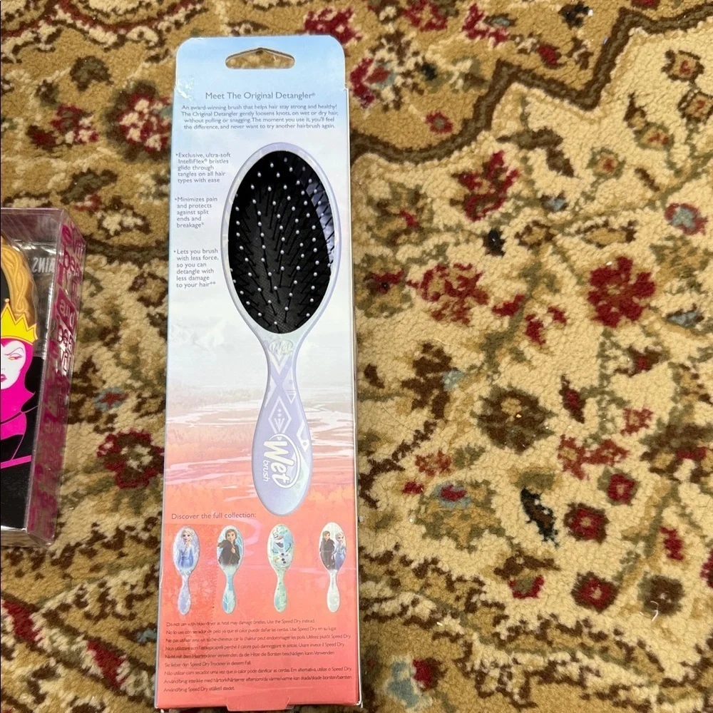 Disney Frozen Blue Wet Brush and Villains Gold Mirror Set